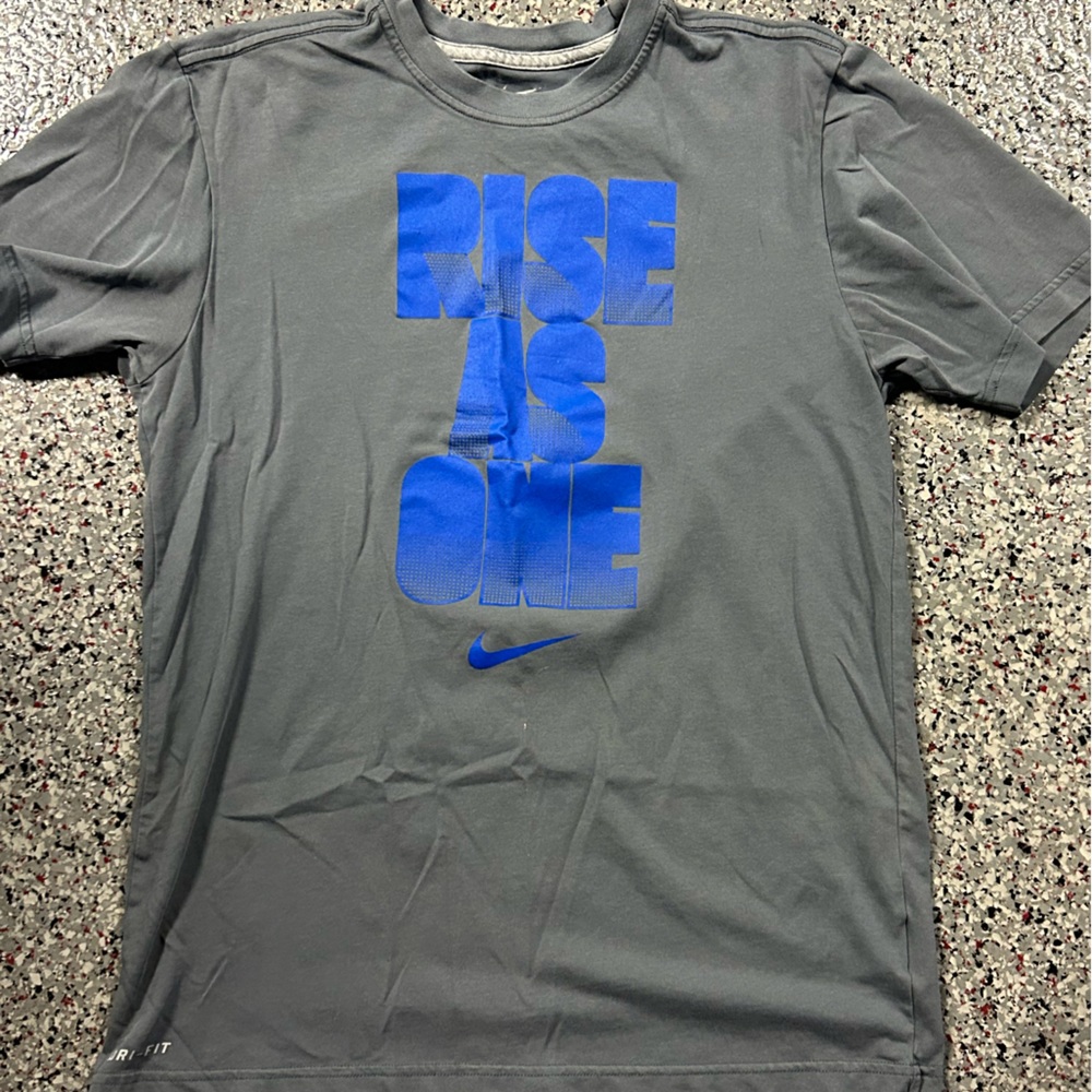Nike dri-fit t-shirt Medium